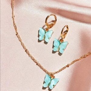 🔥3/$25🔥3 Piece Butterfly Charm Necklace Set